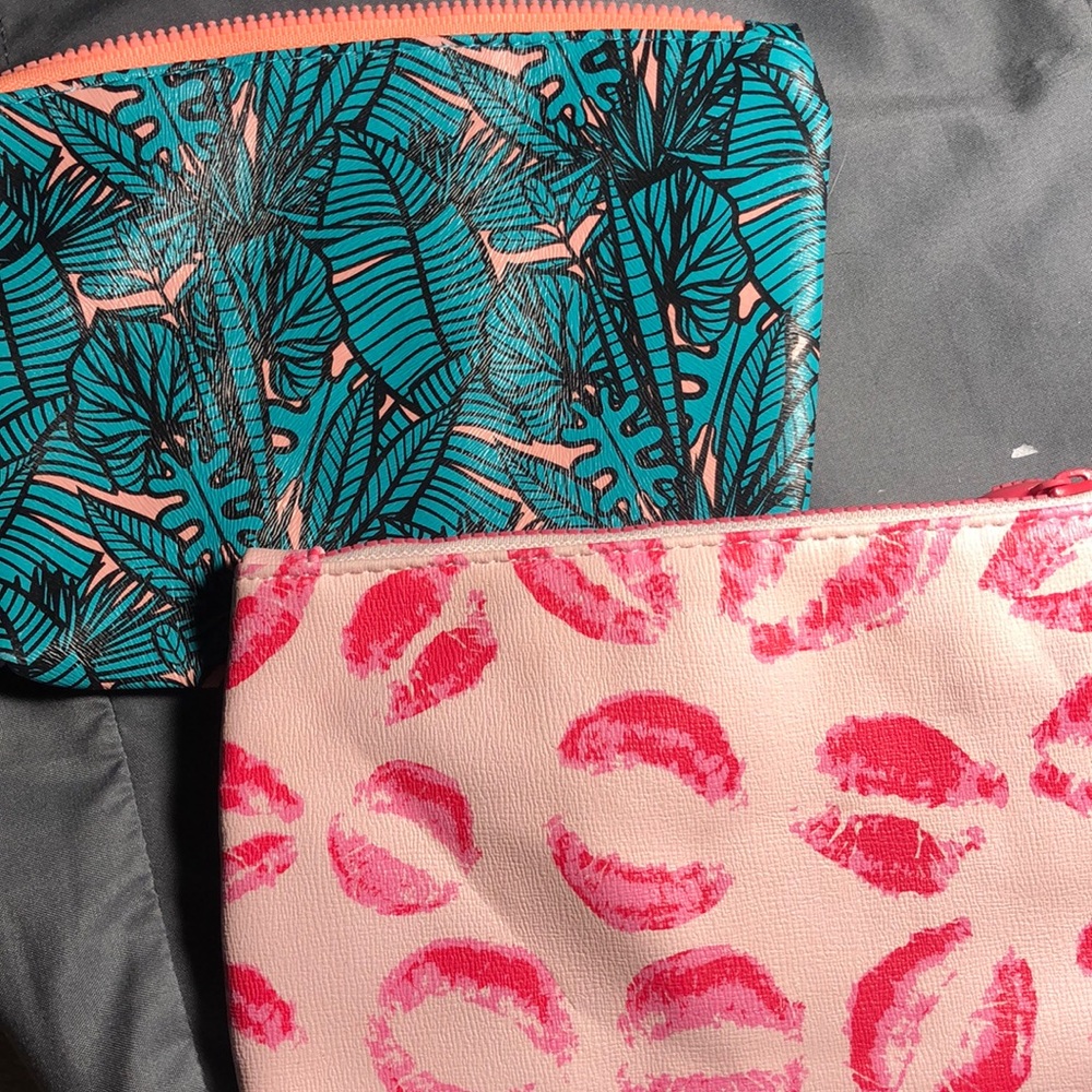 IPSY Bag FREE With Bundle of 2+ Items - Picture 2 of 7